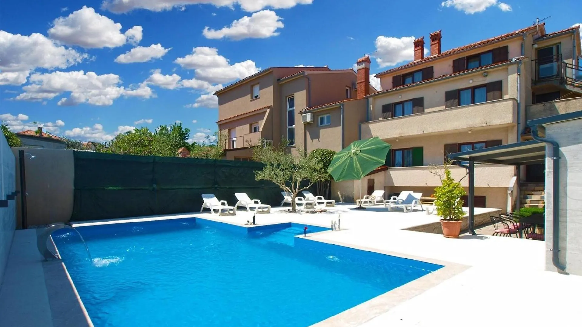Ferienhaus Mit Privatpool Fuer 8 Personen Ca 180 Qm In Pula, Istrien Istrische Riviera location
